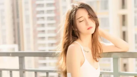 李景亮采访张伟丽