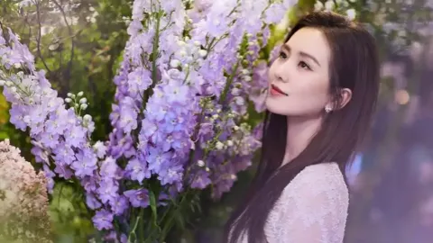 老头乐逆行撞劳斯莱斯