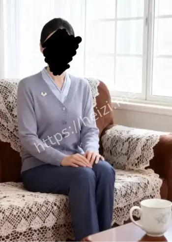 山东航空空姐新羊毛衫制服